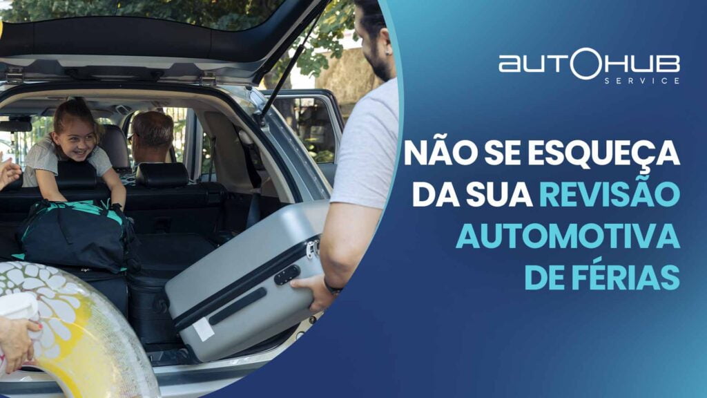 Família colocando as malas no carro para viajar e o texto: Não se esqueça da sua revisão automotiva de férias.